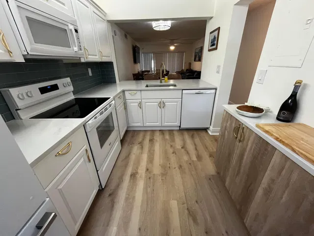 Eastpointe Country Club Unit 103 photo 3