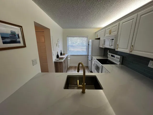 Eastpointe Country Club Unit 103 photo 4