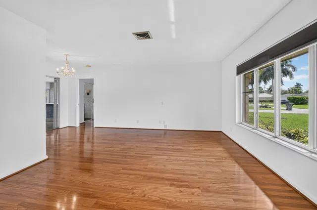 Residence photo 3