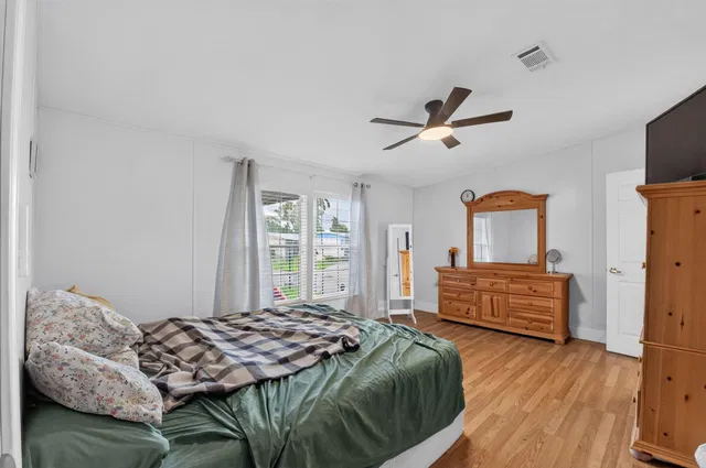 Unit 33 photo 14