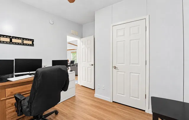 Unit 33 photo 24