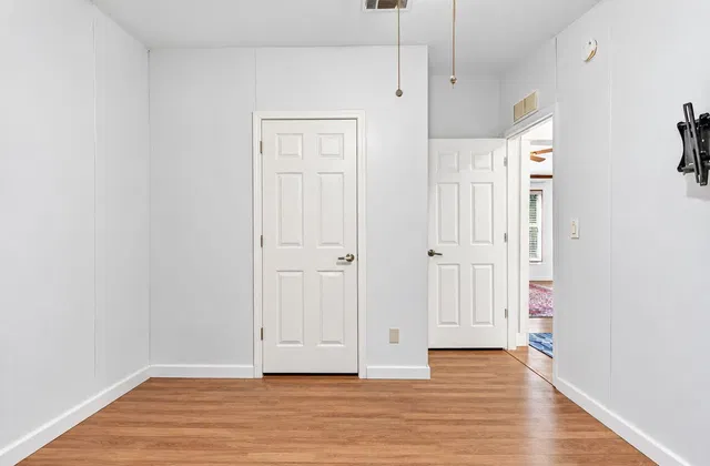 Unit 33 photo 26
