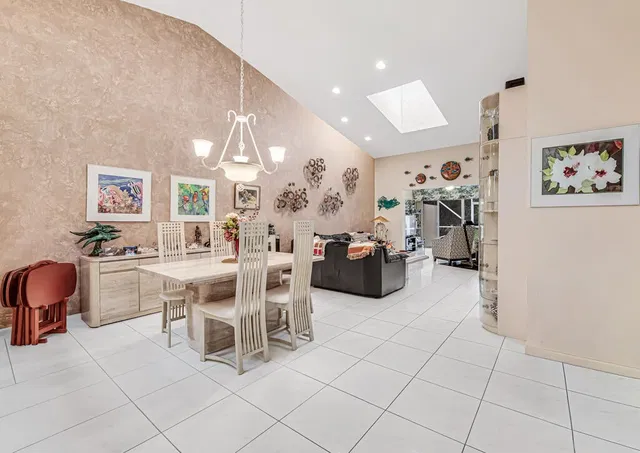 Residence photo 5