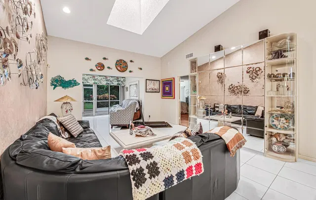 Residence photo 12