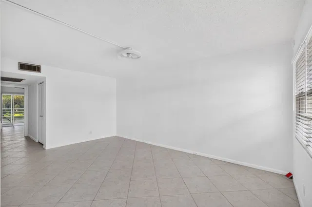  Residence photo 15