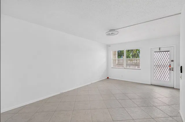  Residence photo 16
