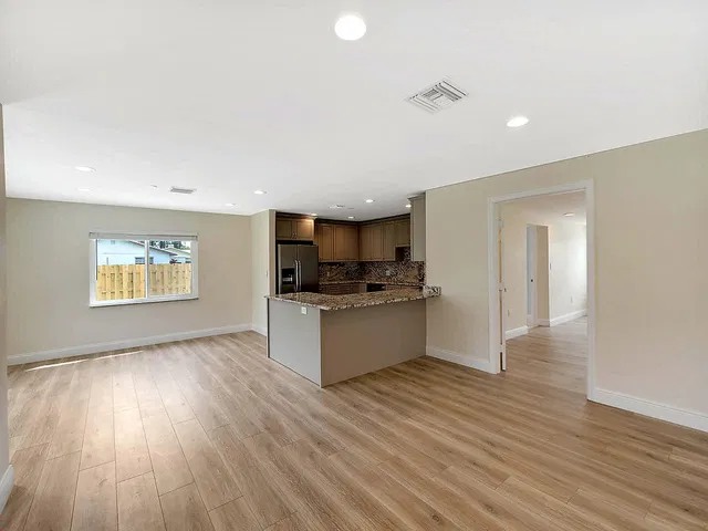 Residence photo 3