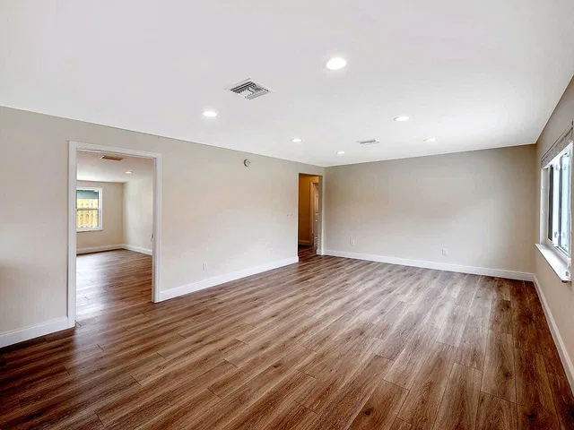 Residence photo 4