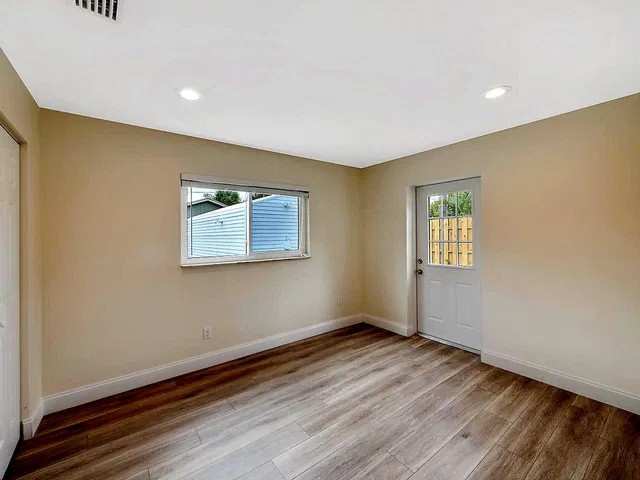 Residence photo 12