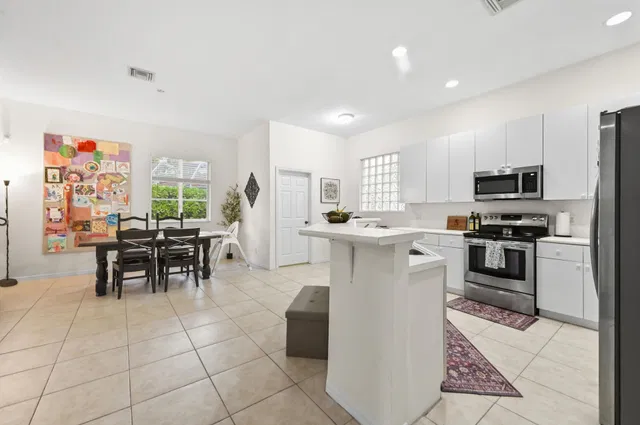  Residence photo 8