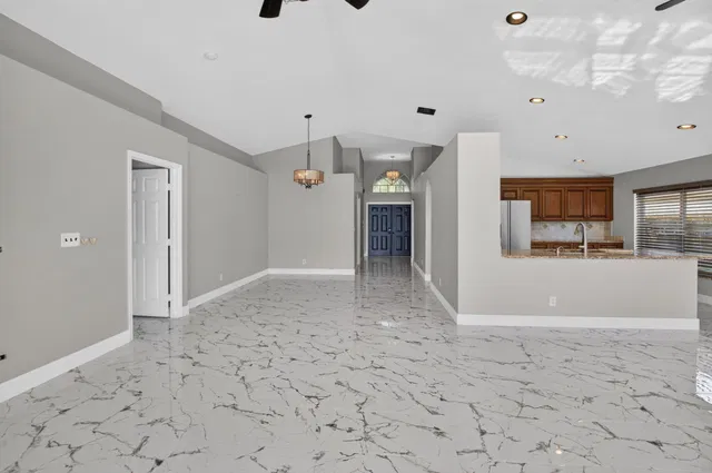  Residence photo 11