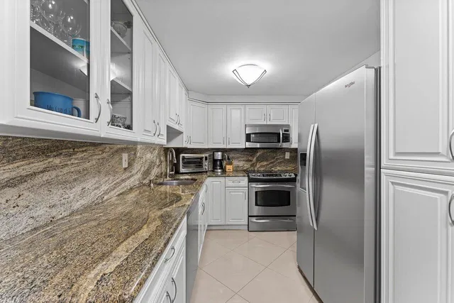 Unit 407 photo 14