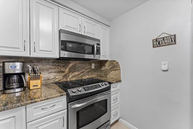 Unit 407 photo 15