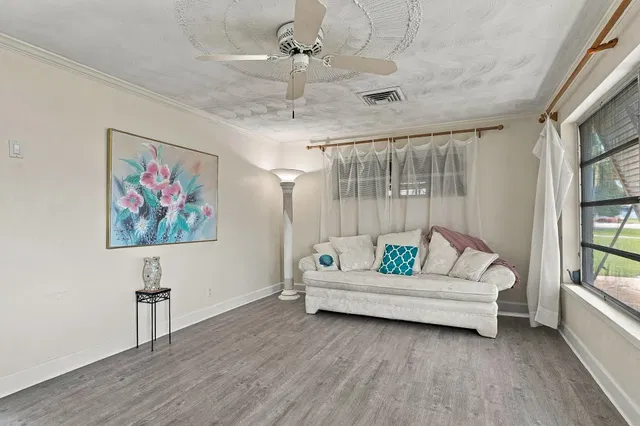 Residence photo 6