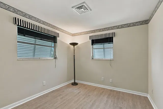 Residence photo 17
