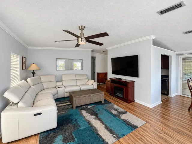 Residence photo 8