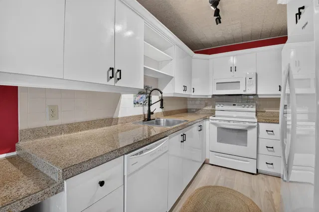 Residence photo 12