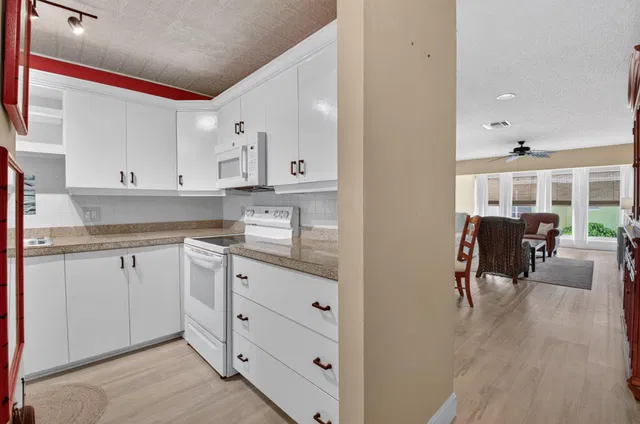 Residence photo 16