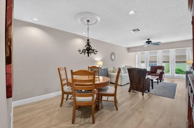 Residence photo 18