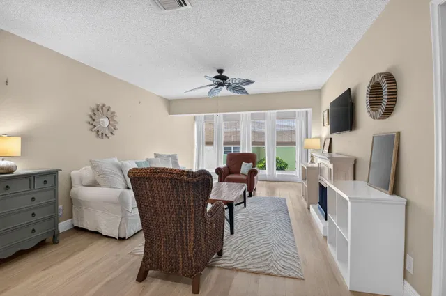 Residence photo 20