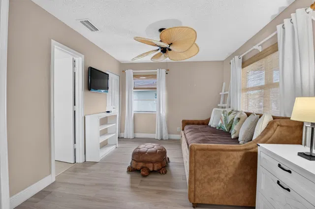 Residence photo 30