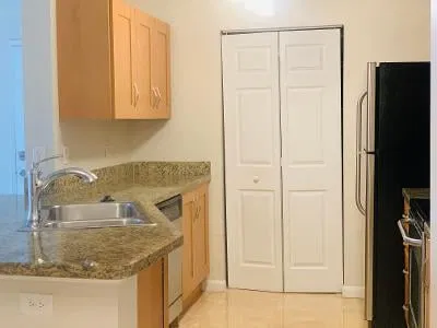 Unit 204 photo 5