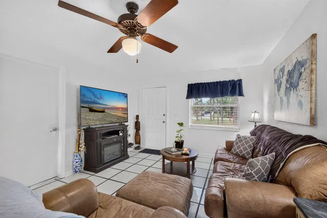 Residence photo 5