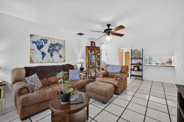 Residence photo 6