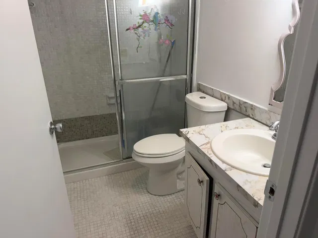 Unit 205 photo 7