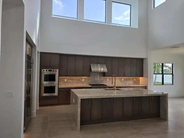  Residence photo 4