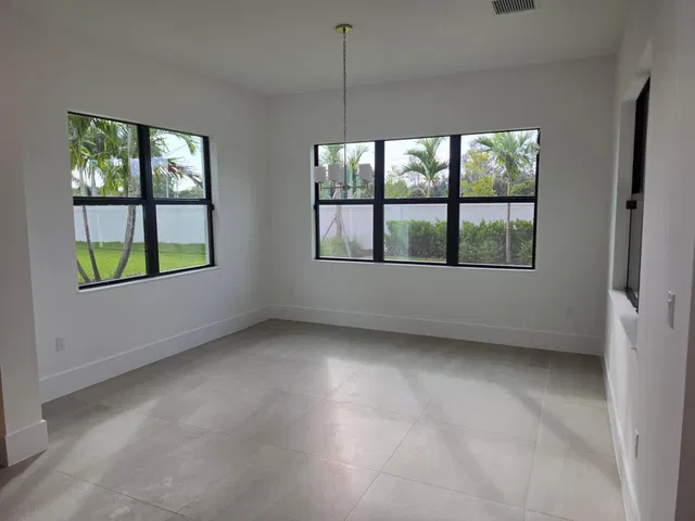  Residence photo 8