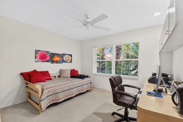 Residence photo 17