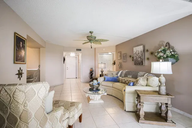 Unit 502 photo 3