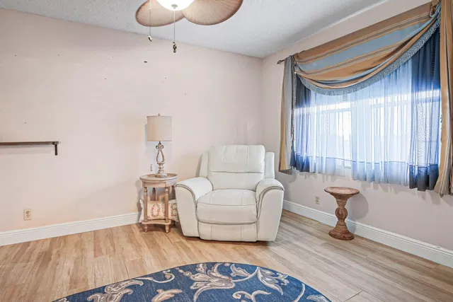 Unit 502 photo 14
