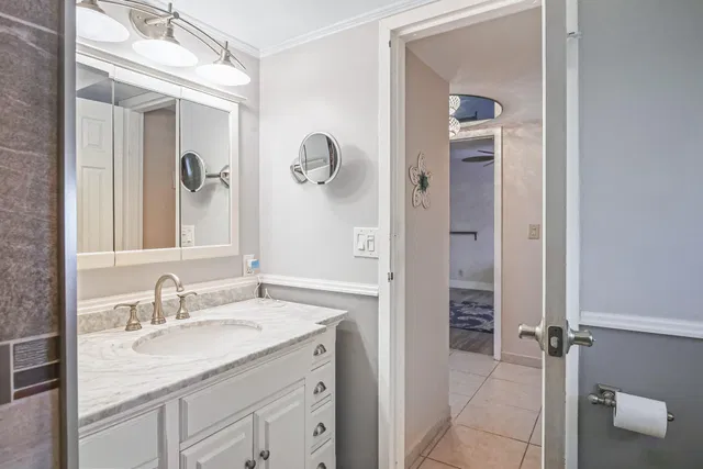 Unit 502 photo 17