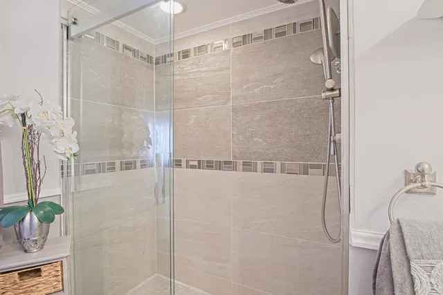 Unit 502 photo 18