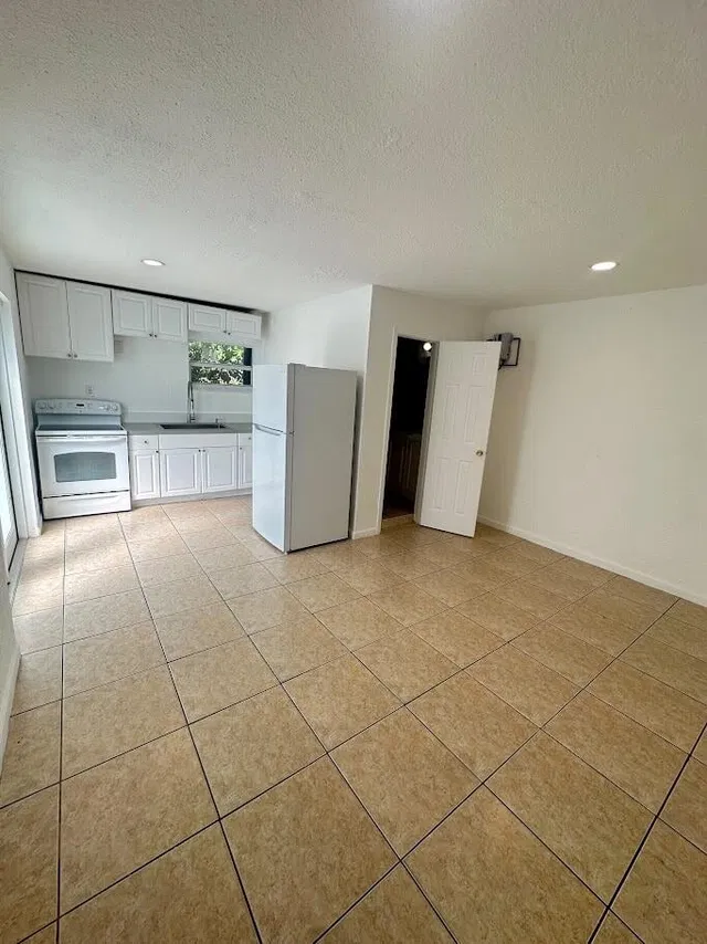 Unit Unit 2 photo 2