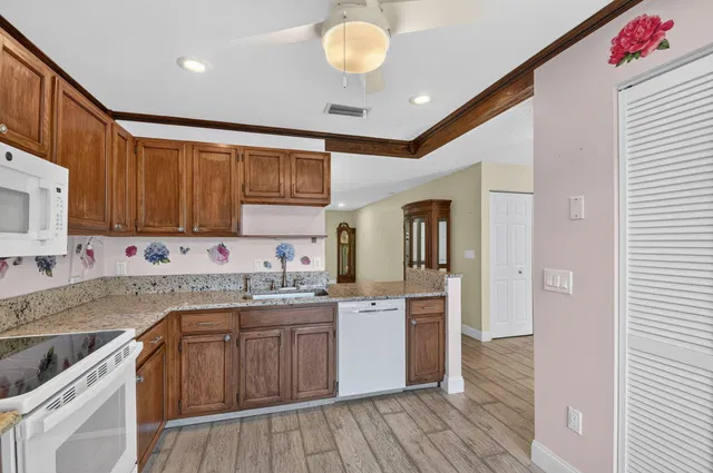 Residence photo 12