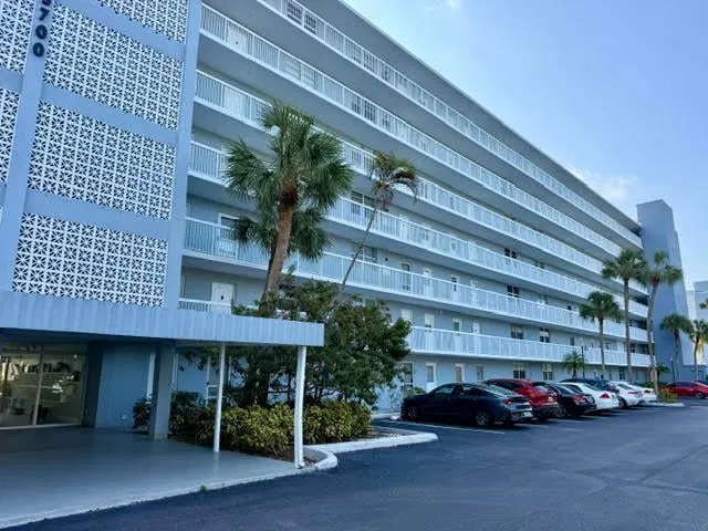 Unit 608 photo 2