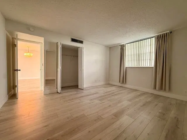 Unit 608 photo 5