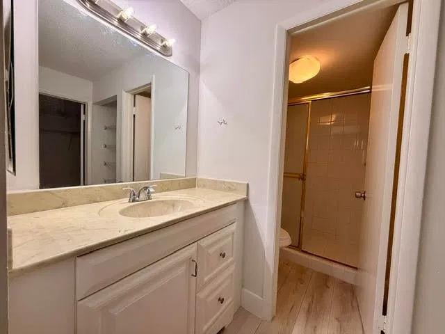 Unit 608 photo 6