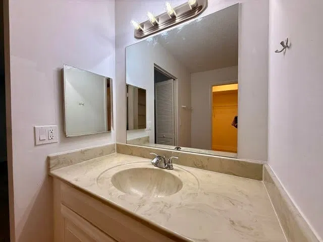 Unit 608 photo 8
