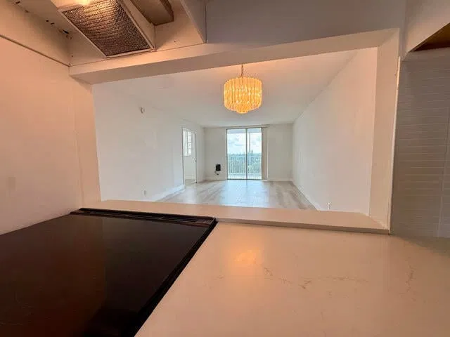 Unit 608 photo 9