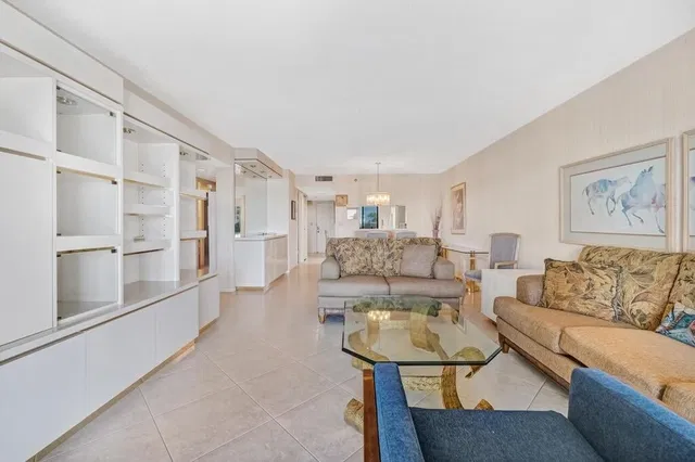  Unit 502 photo 10