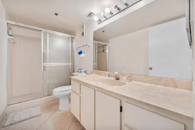  Unit 502 photo 17