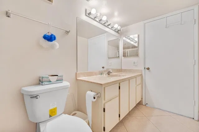  Unit 502 photo 18