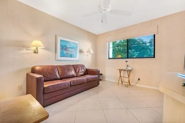  Unit 502 photo 20
