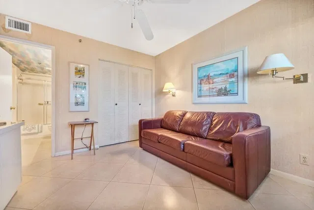  Unit 502 photo 22