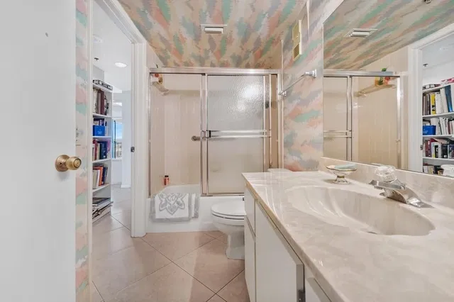  Unit 502 photo 26