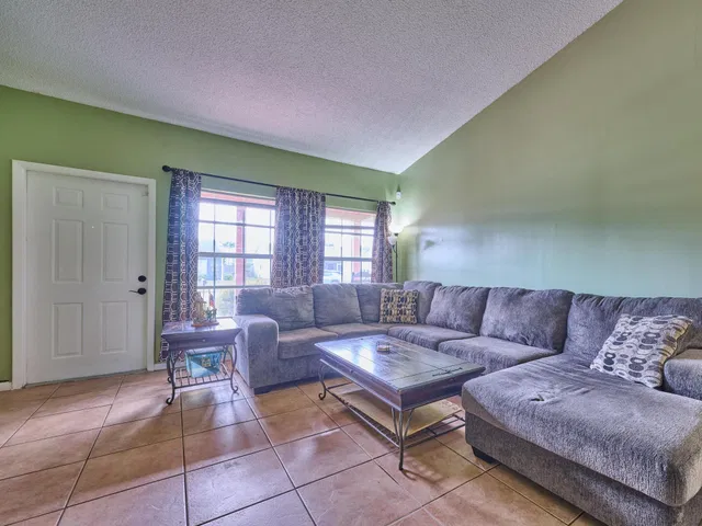  Residence photo 24